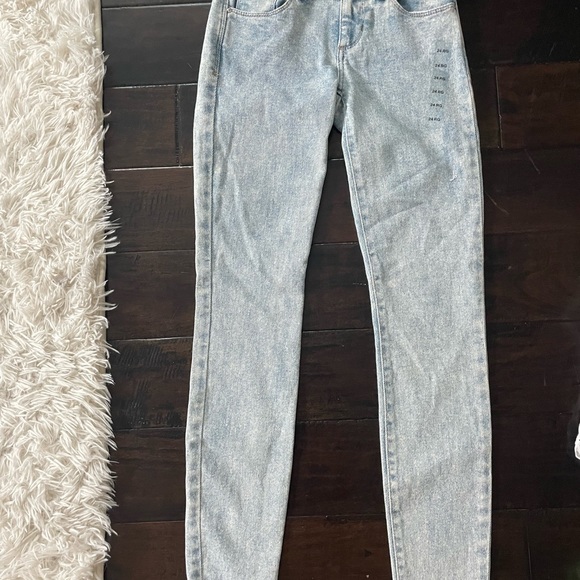GUESS skinny jeans - size 24 - NWT - light wash - Picture 5 of 5
